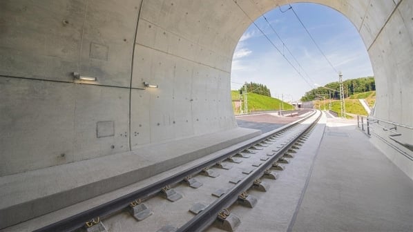 Ballastless track tunnel construction